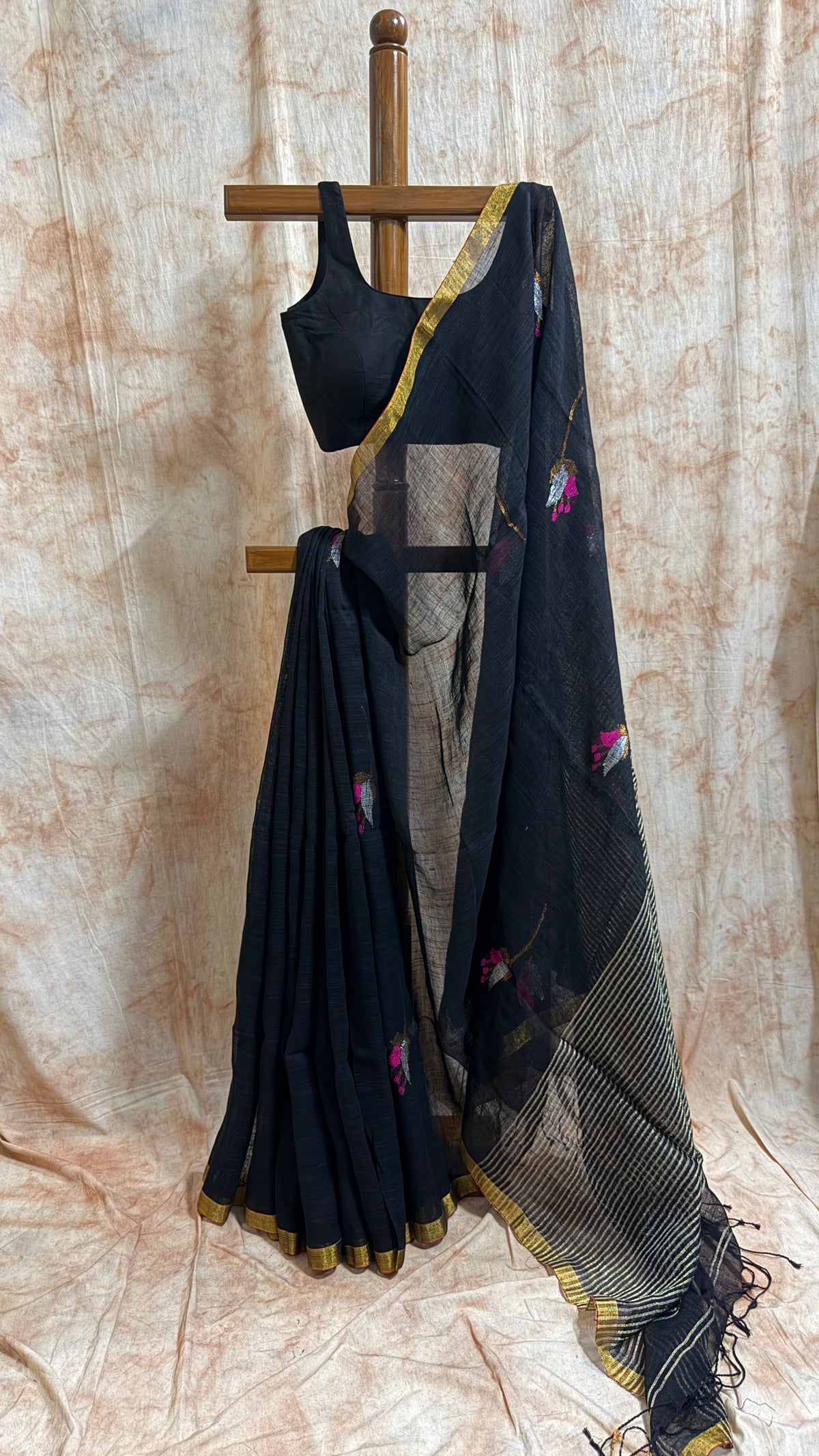 Linen with Jamdani Tulip Motif - Black
