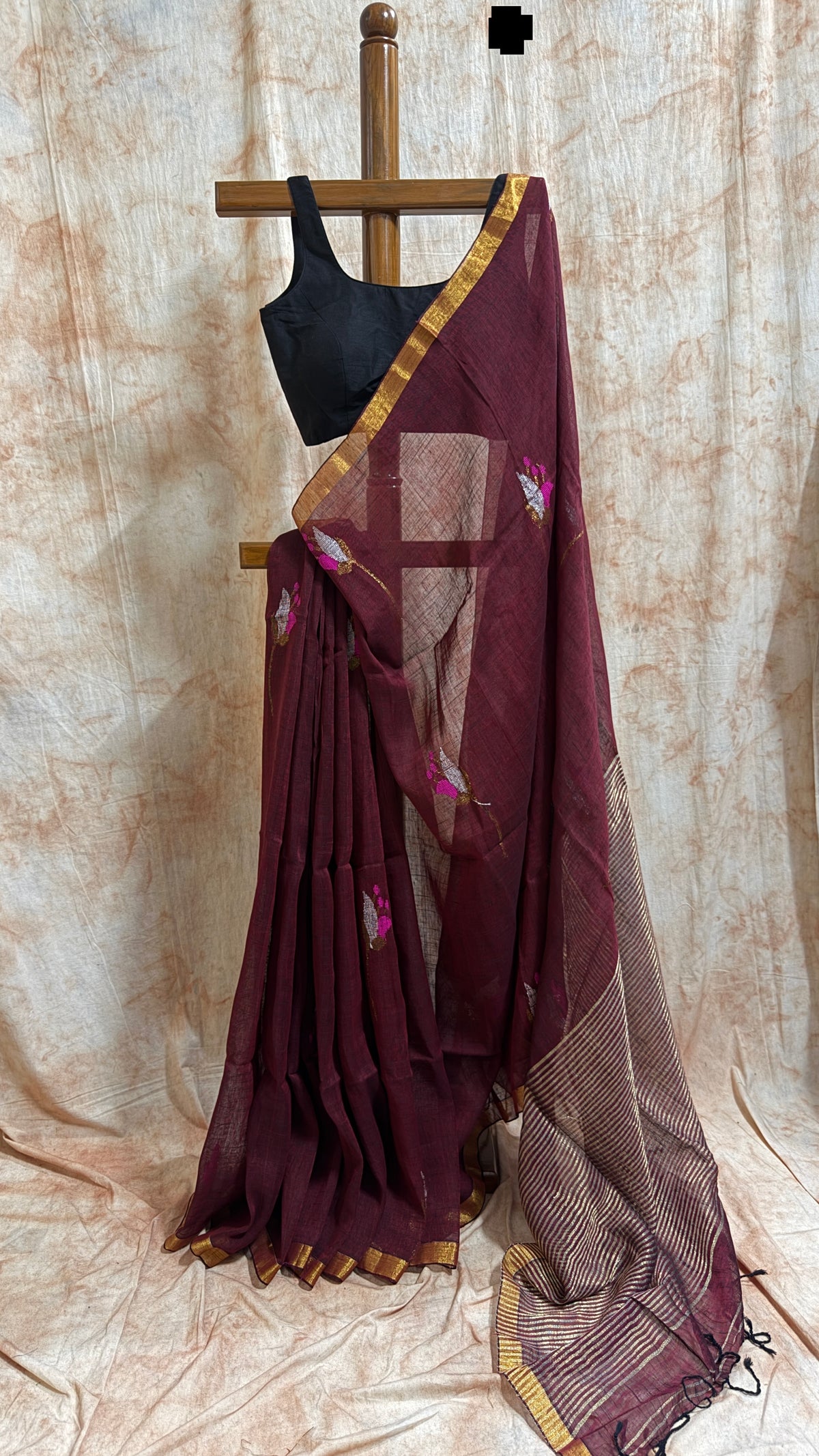 Linen with Jamdani Tulip Motif - Maroon