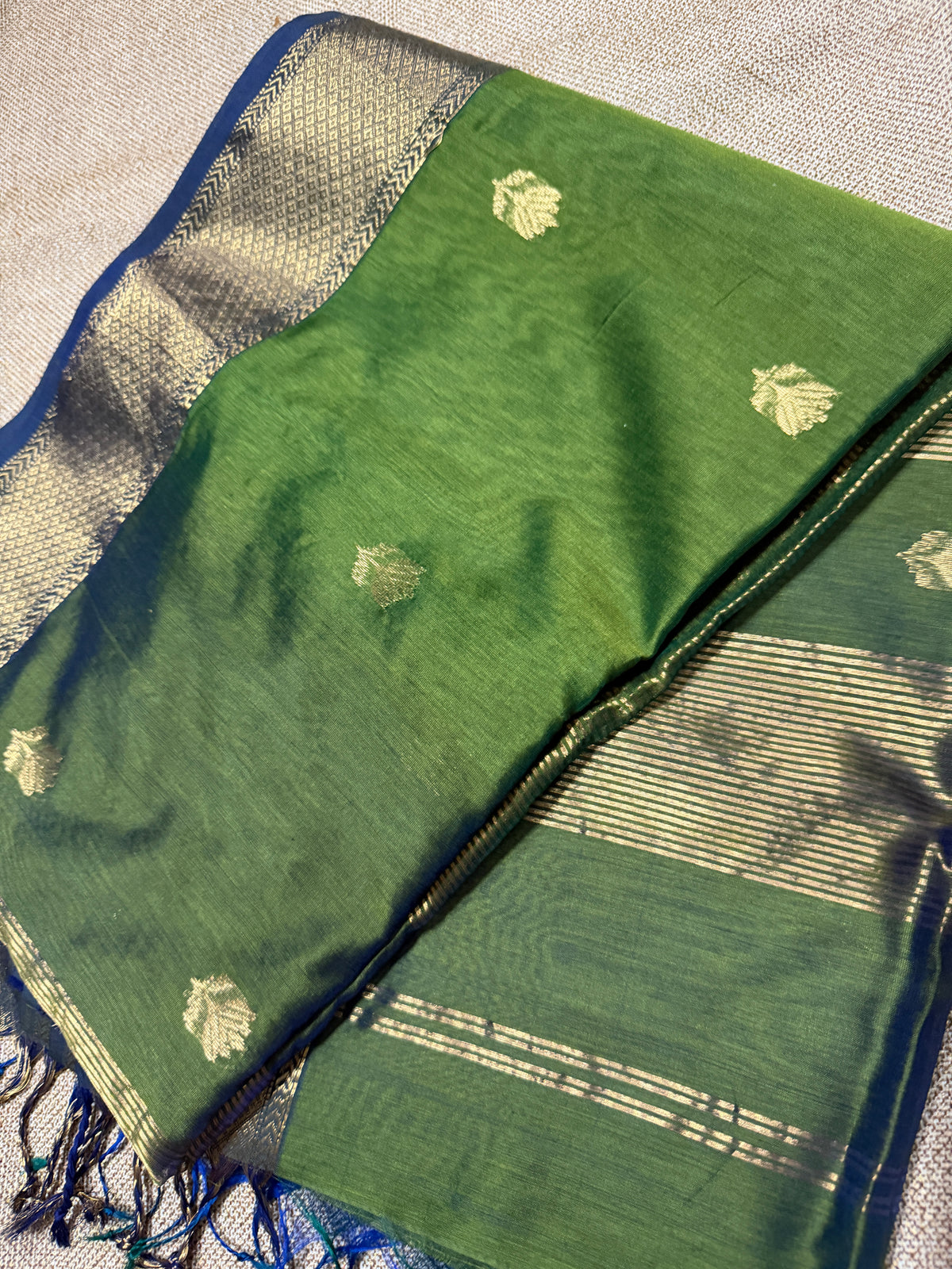 Handloom Kamal Butta Maheshwari Saree - Olive Green Dual Tone