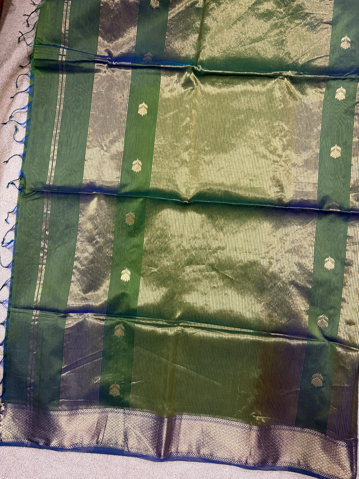 Handloom Kamal Butta Maheshwari Saree - Olive Green Dual Tone